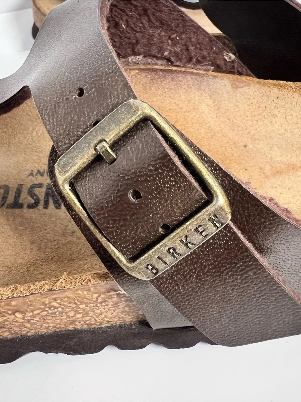 Birkenstock Gizeh in Golden Brown size 36 or 6